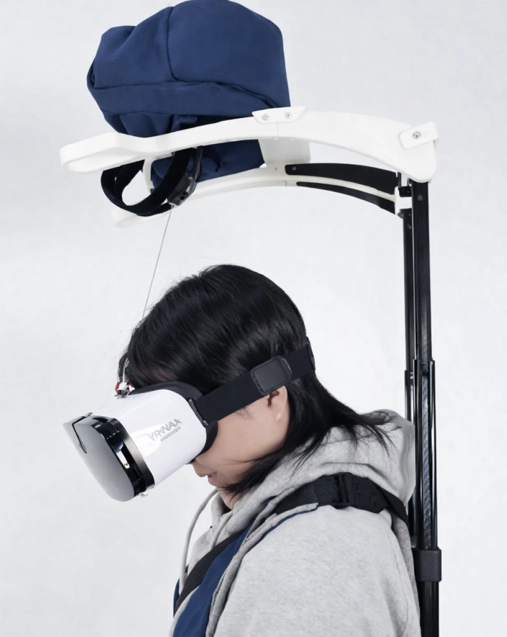 Wearing and using the HMD system